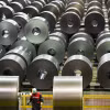 Thép cuộn tại một nhà máy ở Duisburg, miền Tây Đức. (Ảnh: AFP/TTXVN)