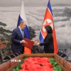 Ngoại trưởng Triều Tiên Choe Son Hui (phải) và người đồng cấp Nga Sergei Lavrov tại cuộc hội đàm ở Bình Nhưỡng hồi tháng 10/2023. (Ảnh: Yonhap/TTXVN)