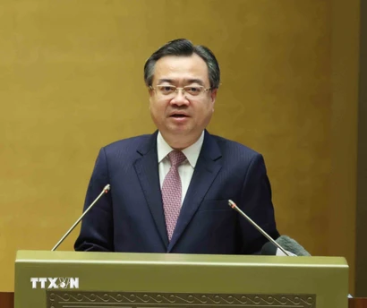 Đồng chí Nguyễn Thanh Nghị, Ủy viên Trung ương Đảng, Trưởng Ban Chính sách, chiến lược Trung ương trình bày chuyên đề “Nội dung trọng tâm, cốt lõi của Nghị quyết số 70-NQ/TW, ngày 20/8/2025 của Bộ Chính trị về bảo đảm an ninh năng lượng quốc gia đến năm 2030, tầm nhìn đến năm 2045 và Chương trình hành động thực hiện Nghị quyết số 70-NQ/TW”. (Ảnh: Phương Hoa/TTXVN)