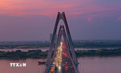 Cầu Nhật Tân của Thủ đô Hà Nội. (Ảnh: Phạm Tuấn Anh/TTXVN) 