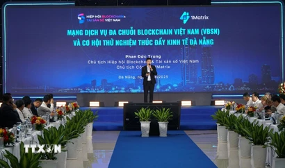 Ông Phan Đức Trung, Chủ tịch Hiệp hội Blockchain và Tài sản số Việt Nam, trình bày tham luận tại sự kiện. (Ảnh: Quốc Dũng/TTXVN)