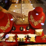Trang sức vàng được bày bán tại cửa hàng ở Yangon, Myanmar. (Ảnh: THX/TTXVN)