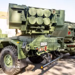 Hệ thống Pháo phản lực cơ động cao M142 (HIMARS). (Ảnh: PAP/TTXVN)