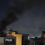 Khói bốc lên sau cuộc không kích của Israel tại Tehran, Iran, ngày 7/3/2026. (Ảnh: THX/TTXVN)