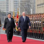 Tổng thống Belarus Alexander Lukashenko và nhà lãnh đạo Triều Tiên Kim Jong Un. (Ảnh: KCNA)