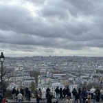 Toàn cảnh Paris được ngắm trọn vẹn từ trên đỉnh Nhà thờ Sacré-Coeur, là điểm đặc sắc thu hút hàng nghìn du khách mỗi ngày tới tham quan. (Ảnh: Ngọc Hiệp/TTXVN)