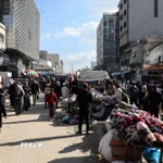 Người dân tại thành phố Gaza ngày 15/1/2026. (Ảnh: THX/TTXVN)