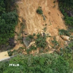 Vị trí đèo Khánh Lê đoạn qua địa phận tỉnh Khánh Hòa bị sạt lở. (Ảnh: Đặng Tuấn/TTXVN)