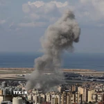 Khói bốc lên từ địa điểm ở Beirut, Liban sau cuộc tập kích của Israel ngày 4/3/2026. (Ảnh: THX/TTXVN)