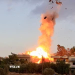 Một ngôi nhà ở Kfar Tebnit, miền Nam Liban bị trúng không kích của Israel. (Ảnh: THX/TTXVN)