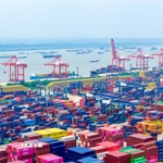 Quang cảnh cảng hàng hóa ở tỉnh Giang Tô, Trung Quốc. (Ảnh: THX/TTXVN)