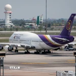 Máy bay của Thai Airways tại sân bay Suvarnabhumi ở Bangkok, Thái Lan. (Ảnh: AFP/TTXVN)