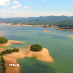 Hồ Kẻ Gỗ nằm yên bình trong khu bảo tồn thiên nhiên quốc gia. (Ảnh: Nhật Anh/TTXVN)