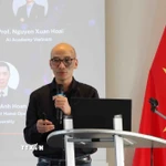 Tiến sỹ Nguyễn Duy Cừ phát biểu tại hội thảo "Thúc đẩy hợp tác khoa học-công nghệ-thương mại Việt Nam-EU" tại Brussels. (Ảnh : Hương Giang/TTXVN)