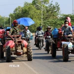 Người dân Campuchia sơ tán tới khu vực an toàn ở tỉnh Siem Reap khi xung đột biên giới tái diễn giữa nước này và Thái Lan, ngày 9/12/2025. (Ảnh: THX/TTXVN)