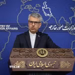 Người phát ngôn Bộ Ngoại giao Iran Esmail Baghaei phát biểu trong cuộc họp báo tại Tehran. (Ảnh: IRNA/TTXVN)