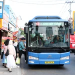 Khách lên, xuống tàu metro tuyến số 1 tại ga Thảo Điền, thành phố Thủ Đức. (Ảnh: Hồng Đạt/TTXVN)