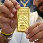 Vàng miếng được bán tại cửa hàng ở Kuwait City, Kuwait. (Ảnh: THX/TTXVN)