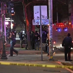 Các lực lượng chức năng liên bang có mặt tại hiện trường vụ xả súng. (Ảnh: AA/TTXVN)