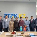 Tổng giám đốc TTXVN Vũ Việt Trang thăm, làm việc tại Tổ hợp Phát thanh và Truyền hình của Tổng thống Kazakhstan (TRC). (Ảnh: Nguồn TRC/TTXVN phát)