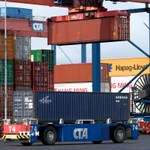Cảng container ở Hamburg, miền Bắc Đức. (Ảnh: AFP/TTXVN)
