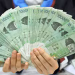 Đồng tiền mệnh giá 10.000 won của Hàn Quốc. (Ảnh: AFP/TTXVN)