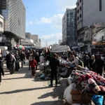 Người dân tại thành phố Gaza ngày 15/1/2026. (Ảnh: THX/TTXVN)