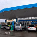 Một trạm xăng ở Slubice, Ba Lan. (Ảnh: THX/TTXVN)