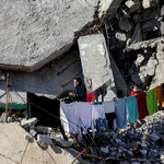 Người dân tại trại tị nạn ở Gaza. (Ảnh: THX/TTXVN)