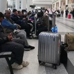 Hàng nghìn hành khách bị mắc kẹt ở Trung Đông. (Ảnh: Global Nation)