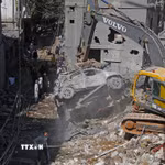 Hiện trường các cuộc không kích của Israel xuống khu vực Jnah ở Beirut, Liban. (Ảnh: THX/TTXVN)