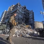 Tòa nhà bị phá hủy sau các đợt không kích của Israel xuống Beirut, Liban. (Ảnh: THX/TTXVN)