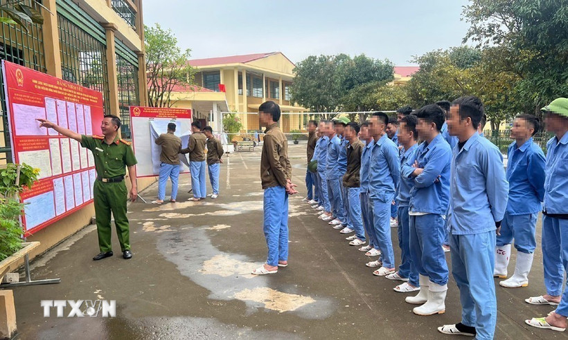 Cơ sở cai nghiện ma túy số 1 tỉnh Thanh Hóa (xã Trung Chính) phối hợp chặt chẽ với các Tổ bầu cử trên địa bàn thực hiện các bước chuẩn bị cho ngày bầu cử đúng quy trình, quy định của pháp luật. (Ảnh: TTXVN phát)