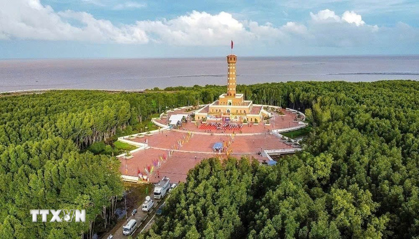 Đất Mũi Cà Mau - nơi chứa đựng cảm xúc thiêng liêng mà bất cứ du khách nào cũng cảm nhận được khi đặt chân đến đây. (Ảnh: Chanh Đa/TTXVN)
