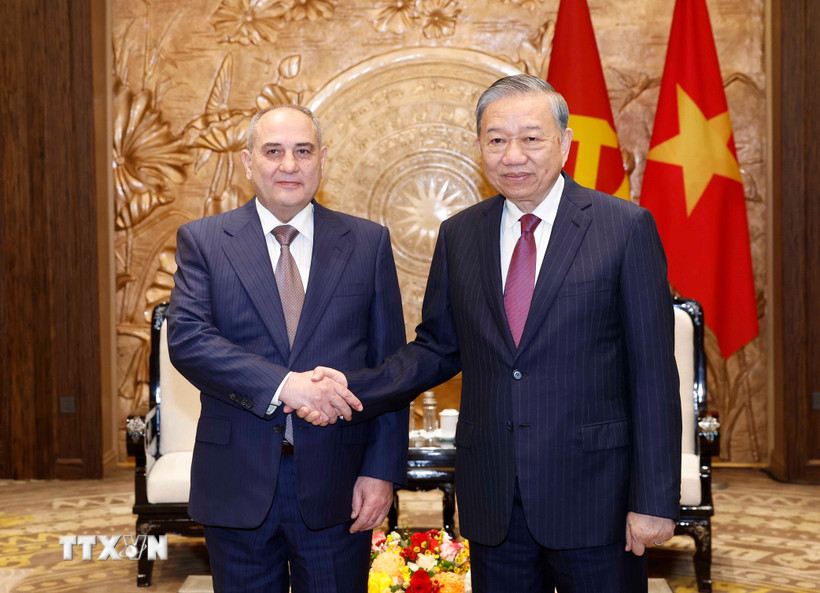 Tổng Bí thư Tô Lâm tiếp ông Tahir Budagov, Phó Chủ tịch kiêm Chánh Văn phòng Trung ương Đảng Azerbaijan Mới. (Ảnh: Thống Nhất/TTXVN)