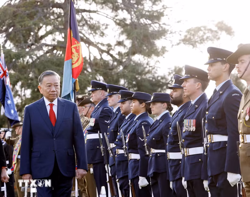 Lễ đón Tổng Bí thư, Chủ tịch nước Tô Lâm thăm cấp Nhà nước Australia Tổng Bí thư, Chủ tịch nước Tô Lâm duyệt Đội danh dự. (Ảnh: Thống Nhất/TTXVN)