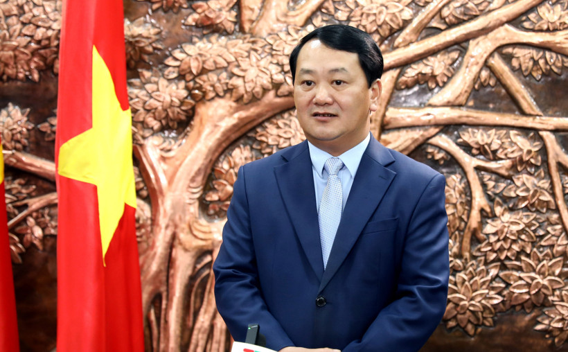 Ủy viên Trung ương Đảng, Bí thư Tỉnh ủy Tuyên Quang Hầu A Lềnh trả lời phỏng vấn báo chí. (Ảnh: Quang Cường/TTXVN)