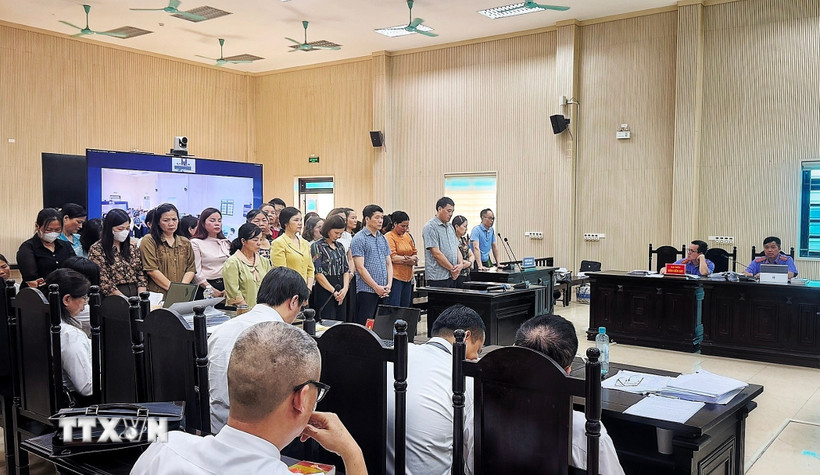 Quang cảnh phiên toà ngày 6/4. (Ảnh: TTXVN phát)