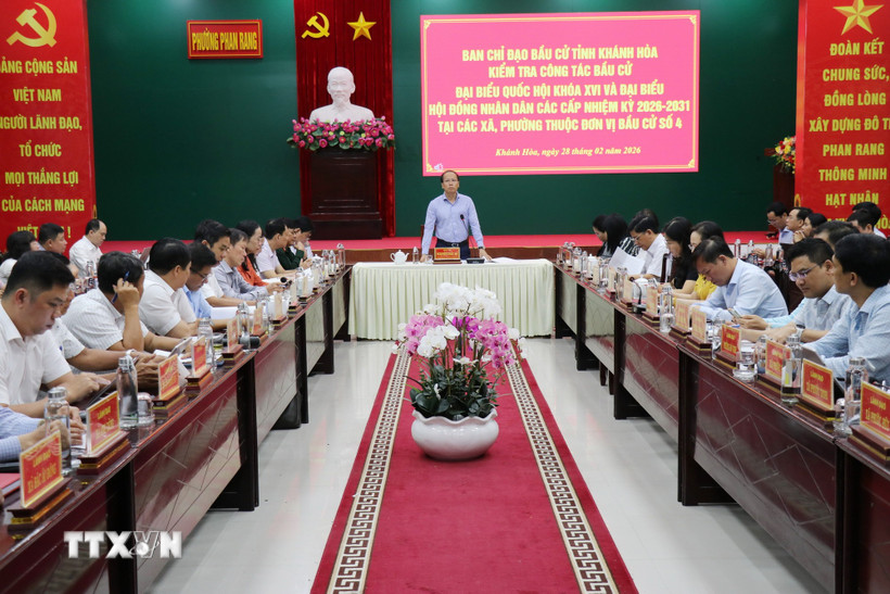 Kiểm tra công tác chuẩn bị bầu cử Đại biểu Quốc hội khóa XVI và Đại biểu Hội đồng Nhân dân các cấp nhiệm kỳ 2026-2031 tại phường Phan Rang (Khánh Hòa). (Ảnh: Nguyễn Thành/TTXVN)