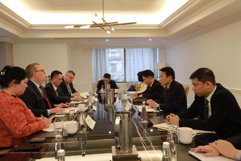 Đại tướng Lương Tam Quang đánh giá cao chất lượng dịch vụ của Amazon cung ứng tại thị trường Việt Nam, đặc biệt là dịch vụ điện toán đám mây đóng vai trò quan trọng, hỗ trợ hiệu quả hoạt động của các doanh nghiệp Việt Nam. (Ảnh: Đoàn Hùng/TTXVN)