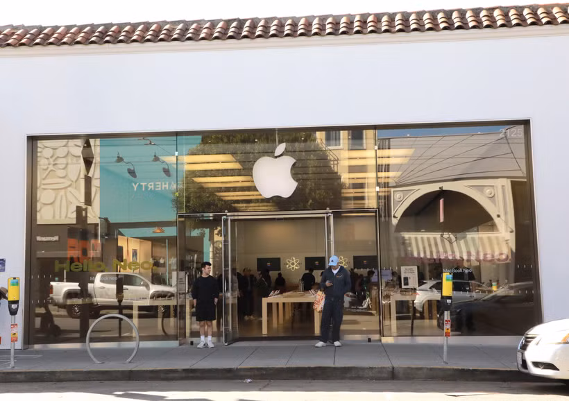 Một cửa hàng của Apple tại thành phố San Francisco, bang California, Mỹ. (Ảnh: Đoàn Hùng/TTXVN)
