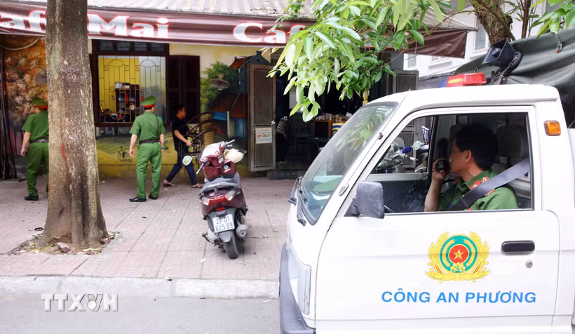 Lực lượng Công an phường Phương Liệt, Hà Nội duy trì tuần tra kiểm soát 24/7 tập trung vào các tuyến, địa bàn có nhiều vi phạm về trật tự đô thị. (Ảnh minh họa: Phạm Kiên/TTXVN)