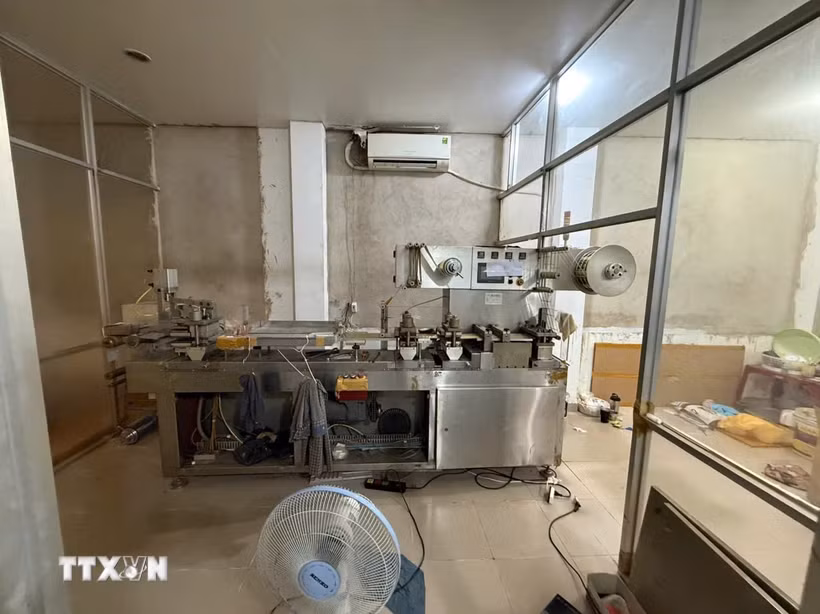 Cơ sở sản xuất thuốc Đông dược giả. (Ảnh: TTXVN phát)