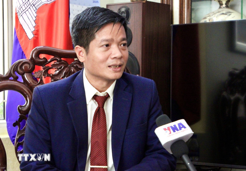 Ông Đỗ Việt Phương, Tham tán Thương mại Việt Nam tại Campuchia chia sẻ với định hướng chính sách, chiến lược rõ ràng, kinh tế-xã hội của Việt Nam. (Ảnh: Quang Anh/TTXVN)