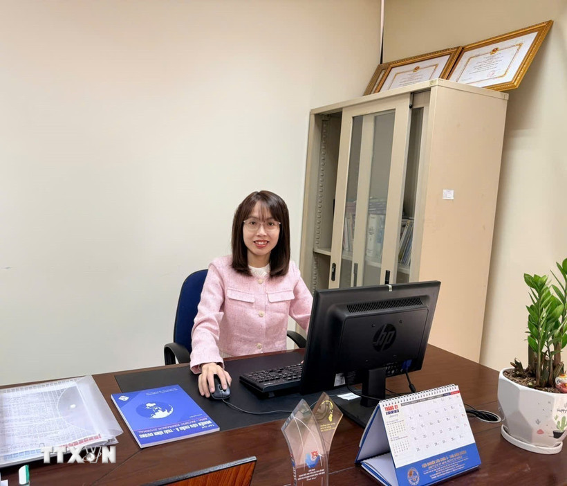 Thạc sỹ Phan Thị Diễm Huyền, Viện Nghiên cứu Châu Á-Thái Bình Dương (Viện Hàn lâm Khoa học xã hội Việt Nam) cho rằng Nghị quyết đã chỉ rõ một hướng đổi mới rất căn bản, chuyển mạnh từ tư duy “ban hành đúng” sang tư duy “thực hiện hiệu quả, có trách nhiệm và bền vững”. (Ảnh: Diệu Thúy/TTXVN)