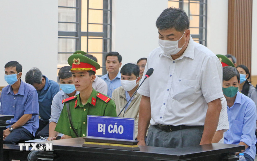 Bị cáo Nguyễn Bảo Sinh (sinh năm 1976), nguyên Phó Chủ tịch Ủy ban Nhân dân thành phố Long Xuyên (cũ), tỉnh An Giang, tại phiên tòa. (Ảnh: Công Mạo/TTXVN)