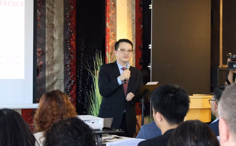 Tham tán Công sứ Đại sứ quán Việt Nam tại Đức Đặng Hoàng Linh phát biểu tại Hội thảo. (Ảnh: Thùy Linh/TTXVN)