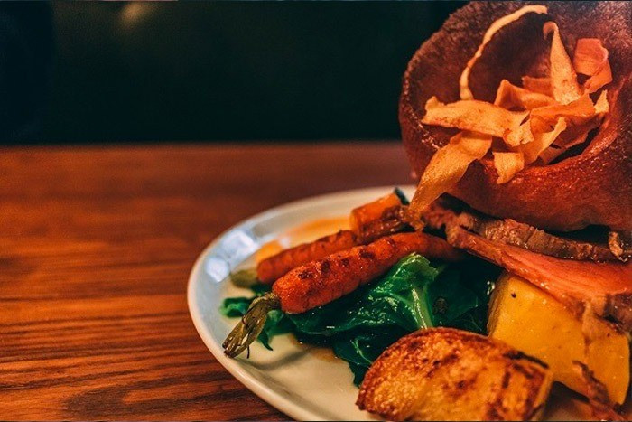 Các bữa ăn trưa tại The Bank Tavern. (Nguồn: bestofbristol.co)