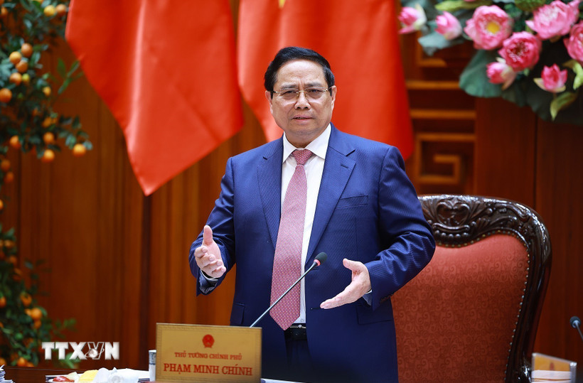 Thủ tướng Phạm Minh Chính chủ trì họp Thường trực Chính phủ về bình ổn giá xăng dầu. (Ảnh: Dương Giang/TTXVN)