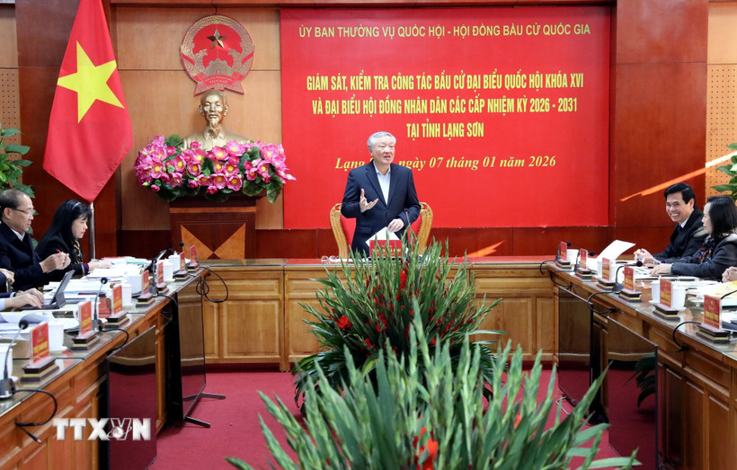 Phó Thủ tướng Thường trực Nguyễn Hòa Bình phát biểu tại buổi làm việc. (Ảnh: Văn Đạt/TTXVN)